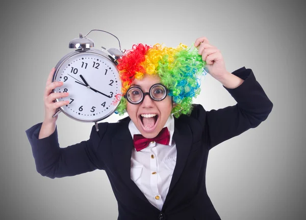 Clown divertente con orologio su grigio — Foto Stock