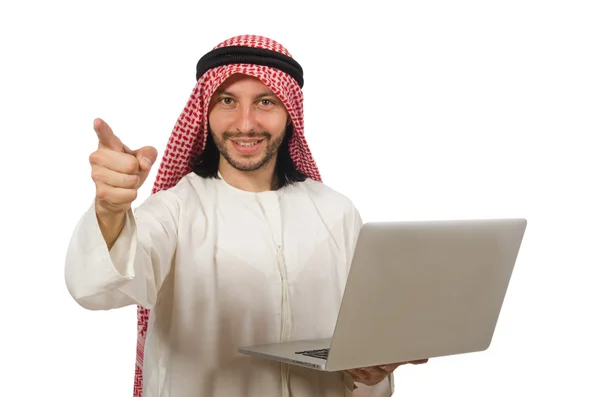 Uomo arabo con laptop isolato su bianco — Foto Stock