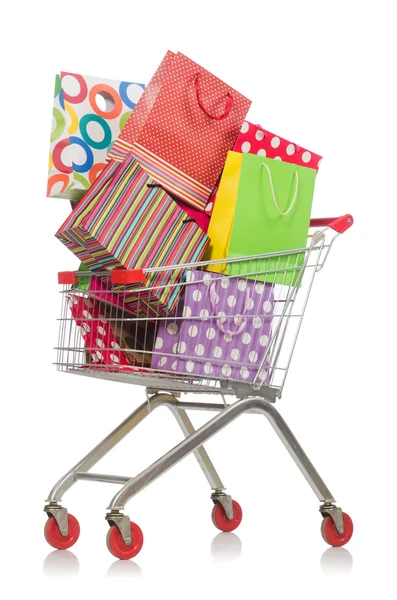 Carrito de compras con cesta de supermercado — Foto de Stock