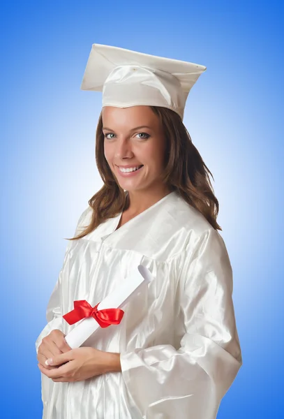 Junge Studentin mit Diplom auf blau — Stockfoto