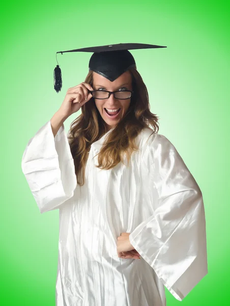Giovane studente con diploma sul verde — Foto Stock