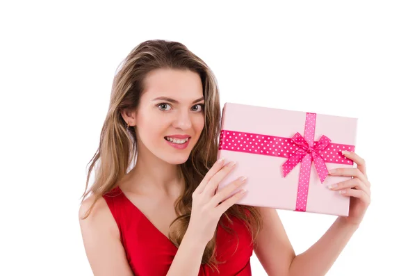 Mooi meisje holding geschenk doos geïsoleerd op wit — Stockfoto