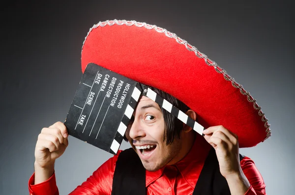 Mexicano con tablero de cine en concepto divertido — Foto de Stock