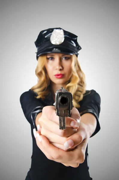 Młoda atrakcyjna kobieta policja — Zdjęcie stockowe