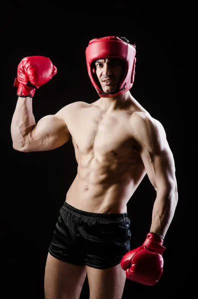 Hombre muscular en el concepto de boxeo —  Fotos de Stock