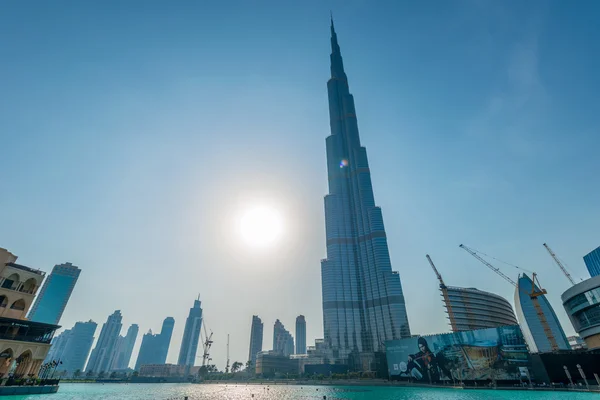 Dubai - JANUARY 9, 2015: Burj Khalifa building on January 9 in UAE, Dubai. Burj Khalifa skyscraper is tallest in the world — Stock Photo, Image