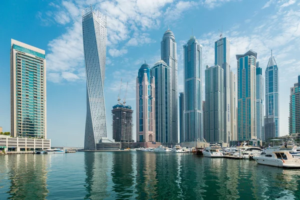 Dubai - AUGUST 9, 2014: Dubai Marina district on August 9 in UAE. Dubai is fastly developing city in Middle East — Stock Photo, Image