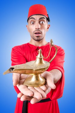 Beyaz üzerinde lamba olan Türk adam