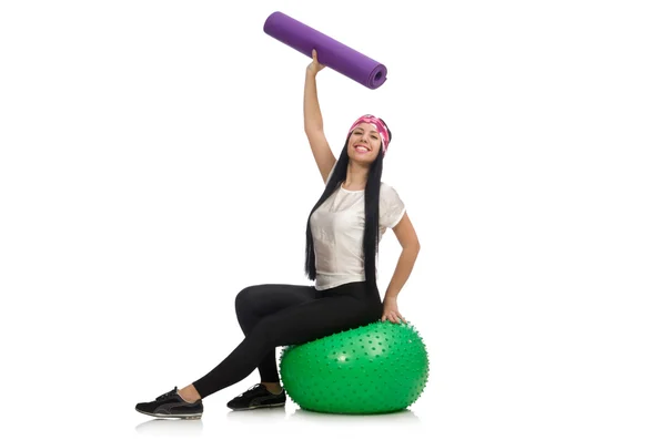 Mujer joven haciendo ejercicio con pelota suiza —  Fotos de Stock