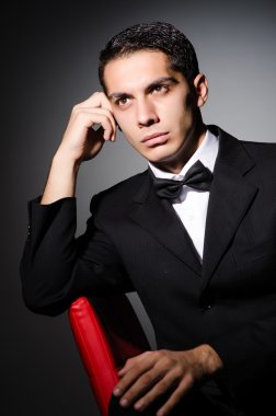 Karanlık Studio genç işadamı
