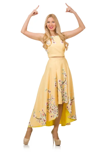 Блондинка в очаровательном платье с отпечатками цветов изолированы на белом — стоковое фото