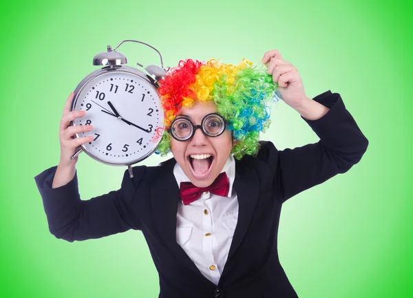 Смешной клоун с часами — стоковое фото