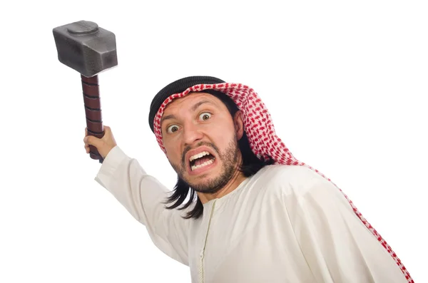 Homme arabe en colère avec marteau isolé sur blanc — Photo