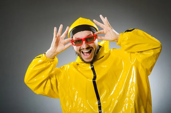 Hombre divertido con traje amarillo —  Fotos de Stock