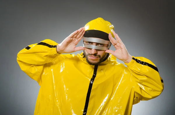 Mann mit Metallbrille im Techno-Konzept — Stockfoto