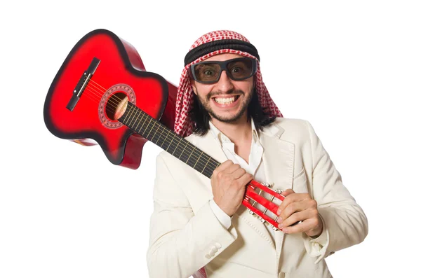 Арабський чоловік з гітарою на білому — стокове фото