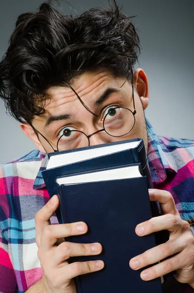 Grappige student met vele boeken — Stockfoto