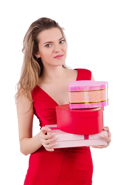 Mooi meisje holding geschenk doos geïsoleerd op wit — Stockfoto