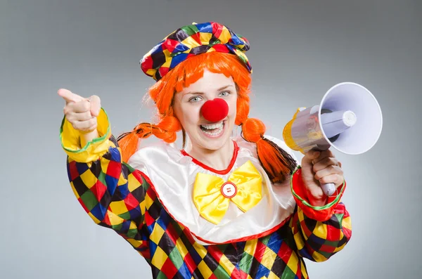 Clown mit Lautsprecher isoliert auf grau — Stockfoto