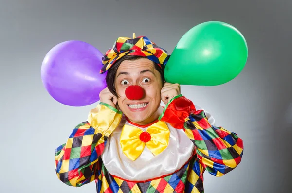 Clown con palloncini in concetto divertente — Foto Stock