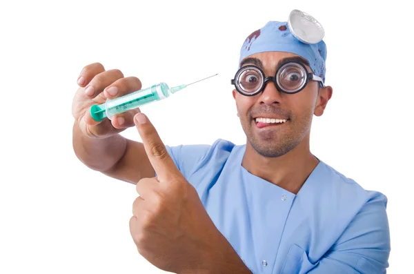 Gekke dokter met spuit geïsoleerd op wit — Stockfoto