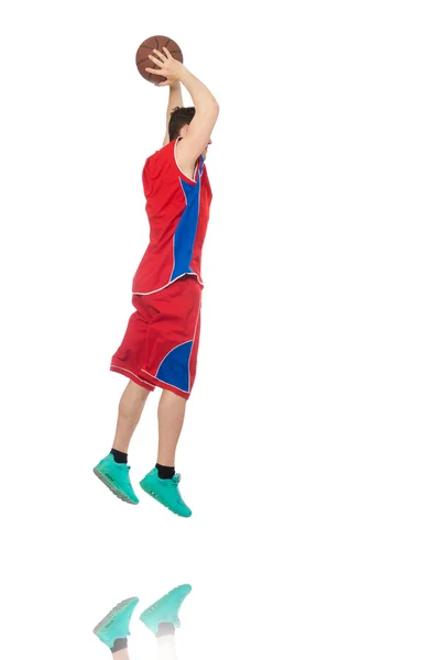 Jonge basketbalspeler geïsoleerd op wit — Stockfoto