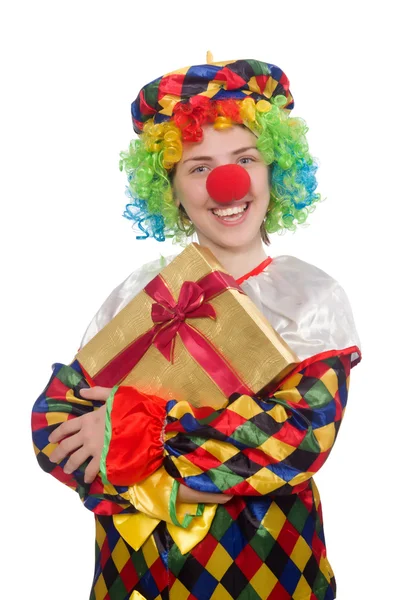 Clown avec boîte cadeau isolé sur blanc — Photo