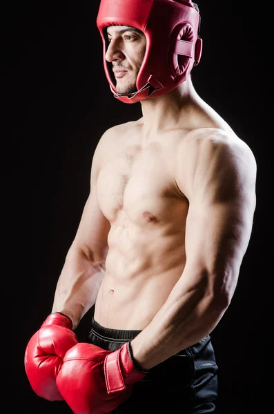 Hombre muscular en el concepto de boxeo —  Fotos de Stock