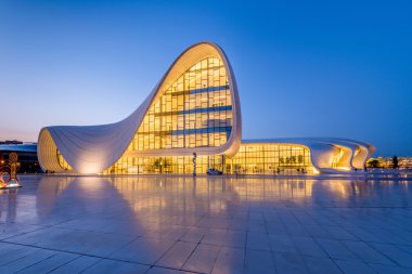 BAKU - 20 Temmuz 2015: Heydar Aliyev Merkezi, Bakü, Az