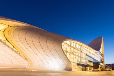 BAKU - 20 Temmuz 2015: Heydar Aliyev Merkezi, Bakü, Az
