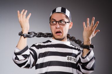 Gri karşı zincire genç mahkum