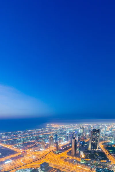 Panorama de la nuit Dubaï au coucher du soleil — Photo