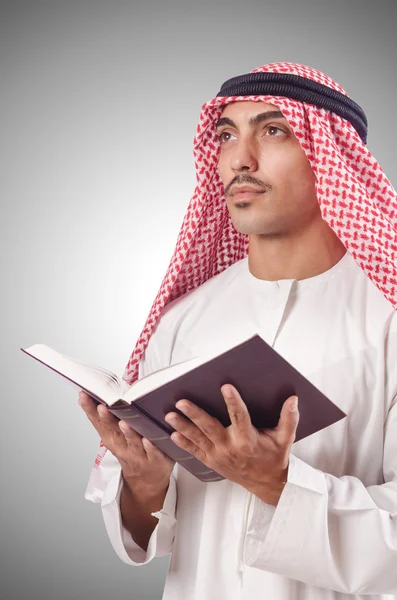 Arabiska man be — Stockfoto