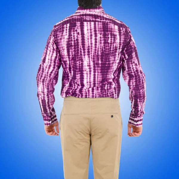 Мужская рубашка изолирована на синий — стоковое фото