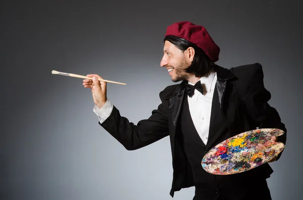 Artista engraçado trabalhando no estúdio — Fotografia de Stock