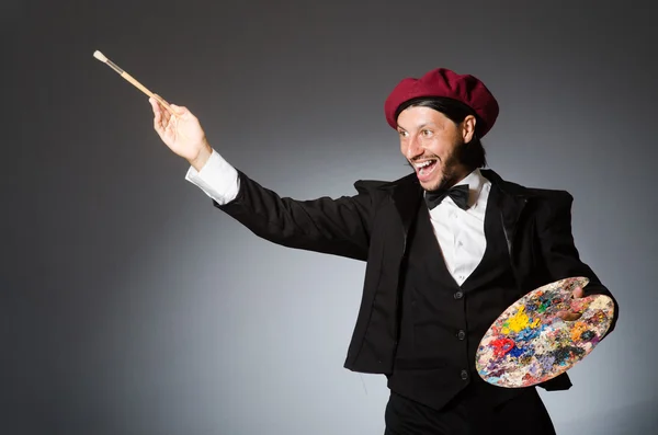 Artista divertido trabajando en el estudio — Foto de Stock