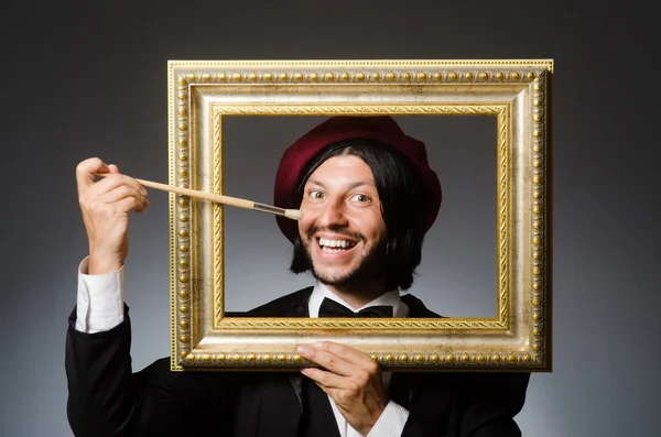 Artista divertido trabajando en el estudio — Foto de Stock