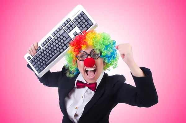 Lustiger Clown mit Tastatur — Stockfoto