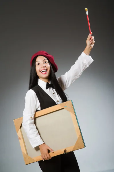 Grappige artiest werkt in de studio — Stockfoto