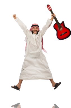 Arap adam beyazda soyutlanmış oynuyor