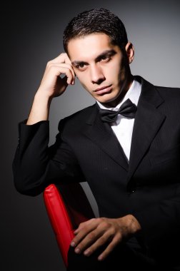 Karanlık Studio genç işadamı