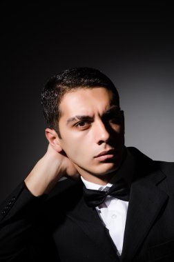Karanlık Studio genç işadamı