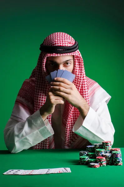 Hombre árabe jugando en el casino —  Fotos de Stock