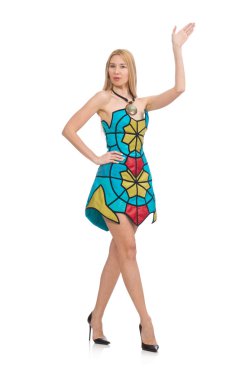 Parlak straplez elbiseli kadın, beyaz tenli.