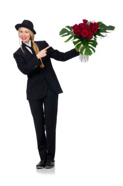 Beyaz bir demet gülü olan kadın