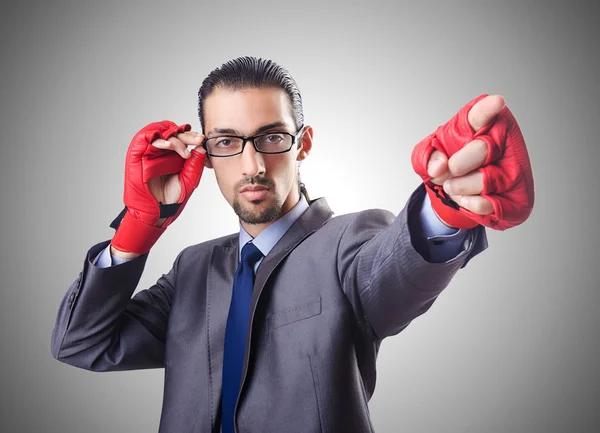 Hombre de negocios divertido con guantes de boxeo —  Fotos de Stock