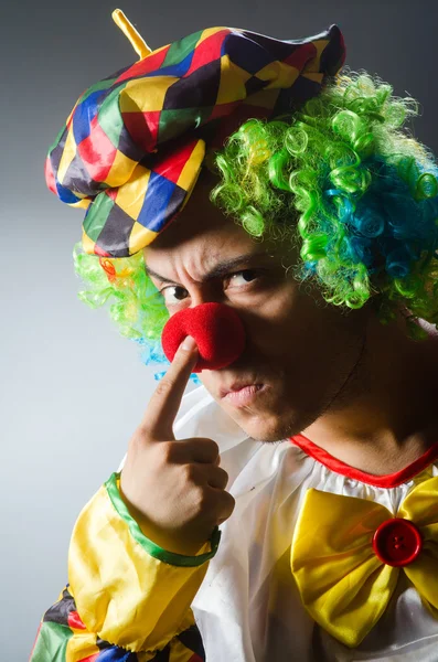 Rolig clown i komiskt koncept — Stockfoto