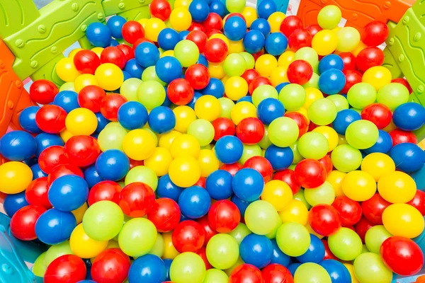 Bakgrund av många färgglada bollar — Stockfoto