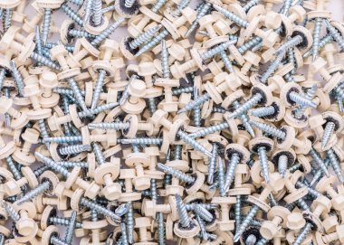 Arka plan olarak düzenlenmiş birçok vidalar