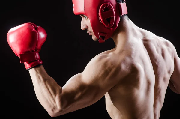 Hombre muscular en el concepto de boxeo —  Fotos de Stock